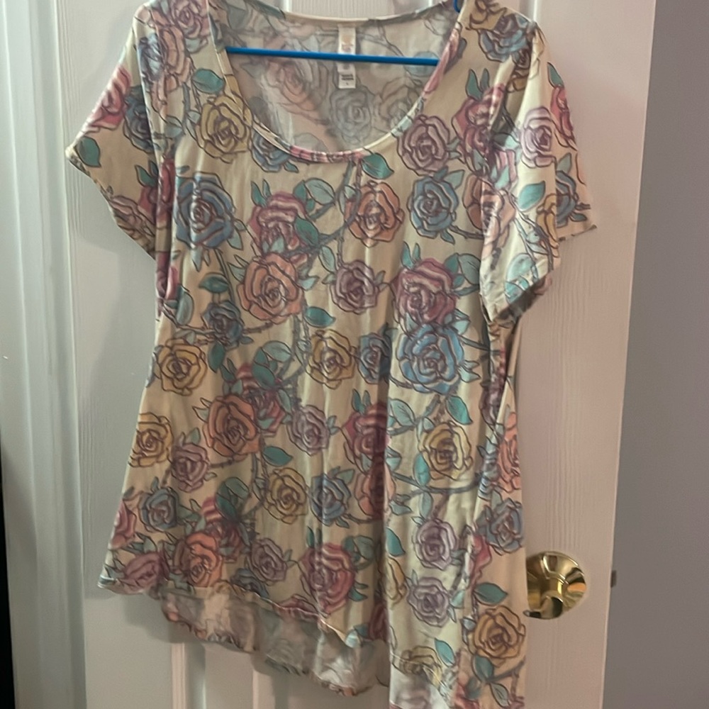 Lularoe t-shirt